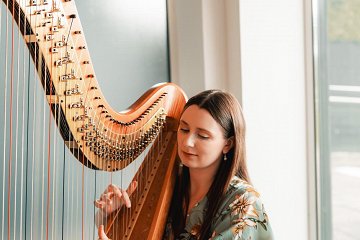 Hannah Williams Harpist
