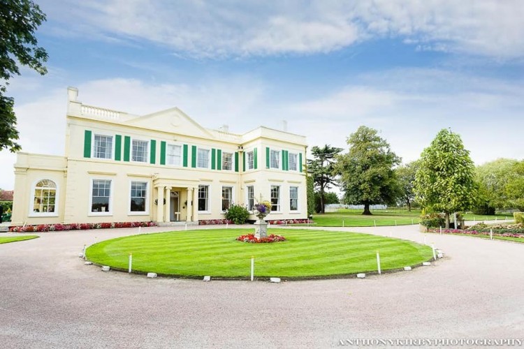 The Lawn - Wedding Venues in Essex