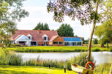 Kingfisher Country Club Hotel