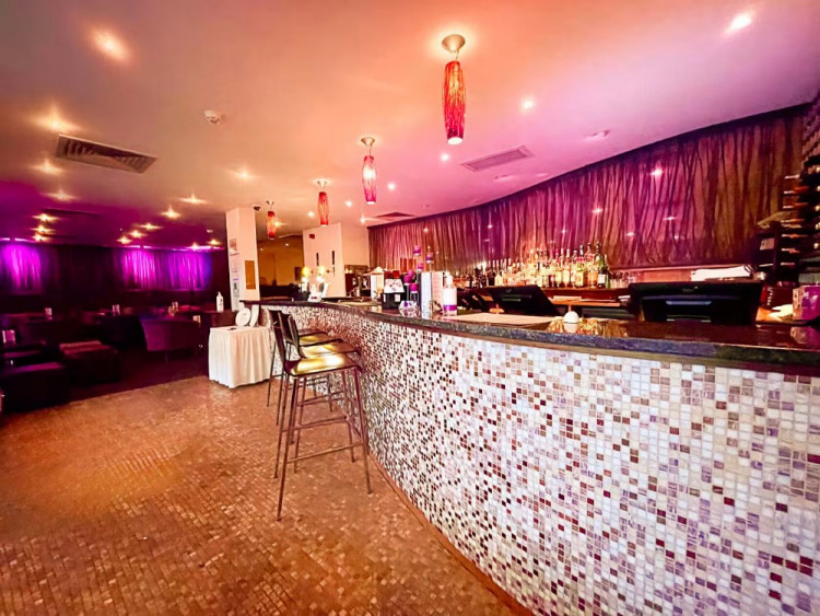 Zari Restaurant | Crawley