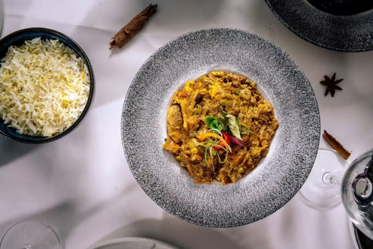 Zari Restaurant | Crawley