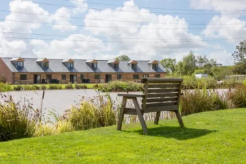 Lakeside Kitchen & Brickhouse Cottages