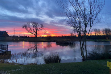 Lakeside Kitchen & Brickhouse Cottages